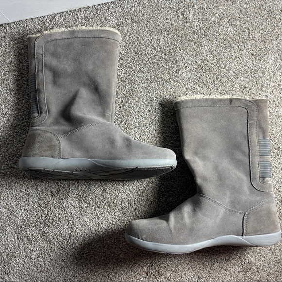 Crocs Women Adela Boots Size 9 Gray Faux Fur Suede Snow Outdoor Winter Shoes - Picture 6 of 6